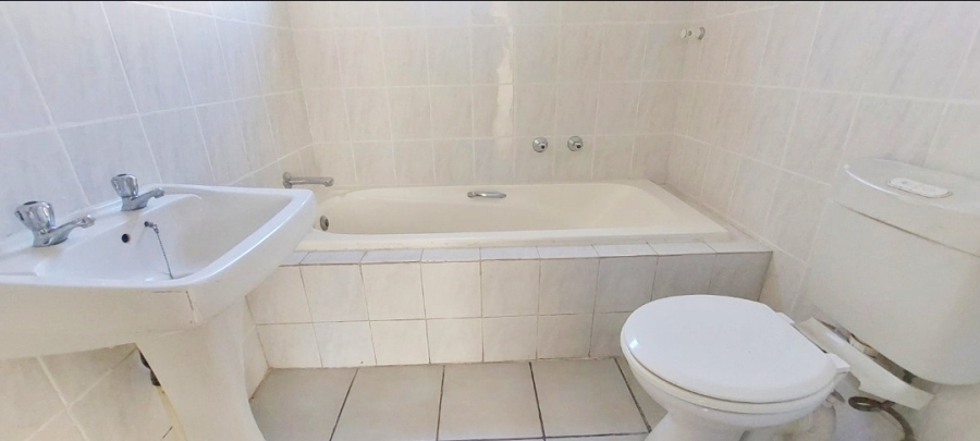 2 Bedroom Property for Sale in Bromhof Gauteng
