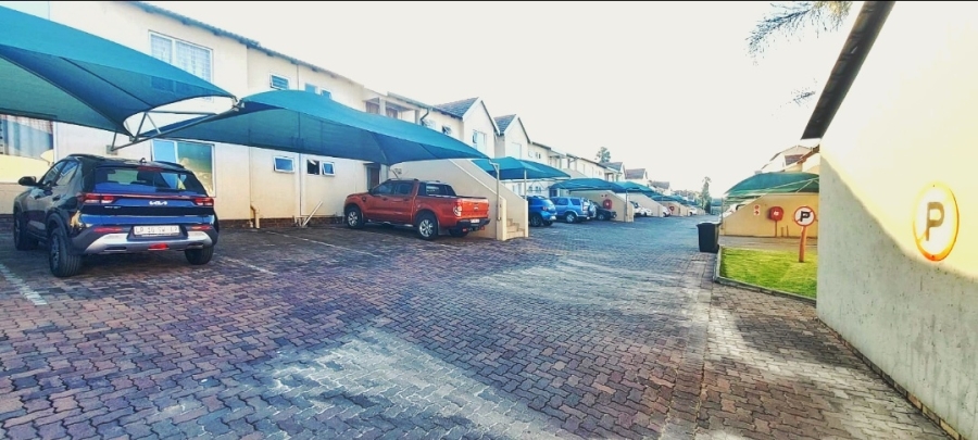 2 Bedroom Property for Sale in Bromhof Gauteng