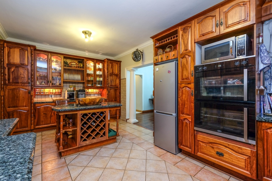 5 Bedroom Property for Sale in Poortview Gauteng