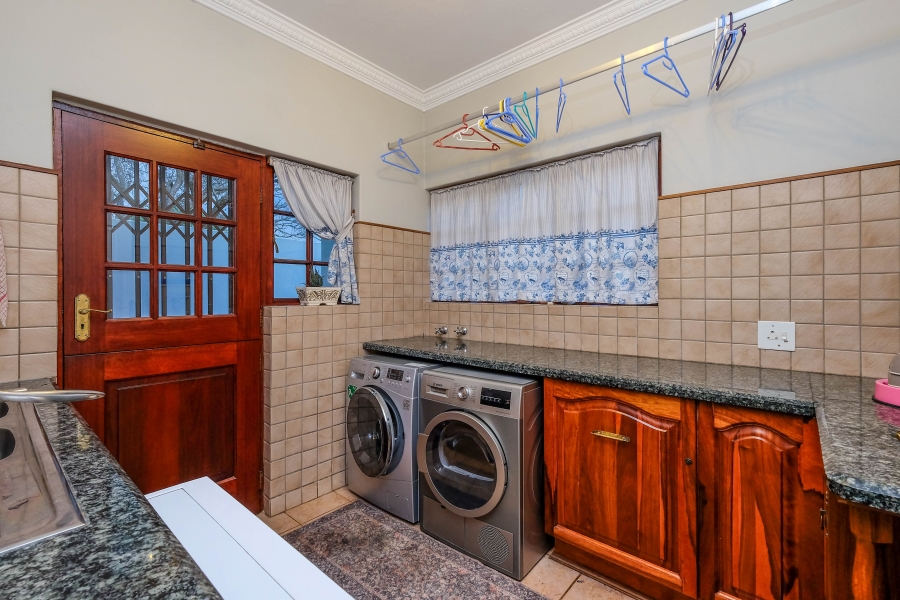 5 Bedroom Property for Sale in Poortview Gauteng