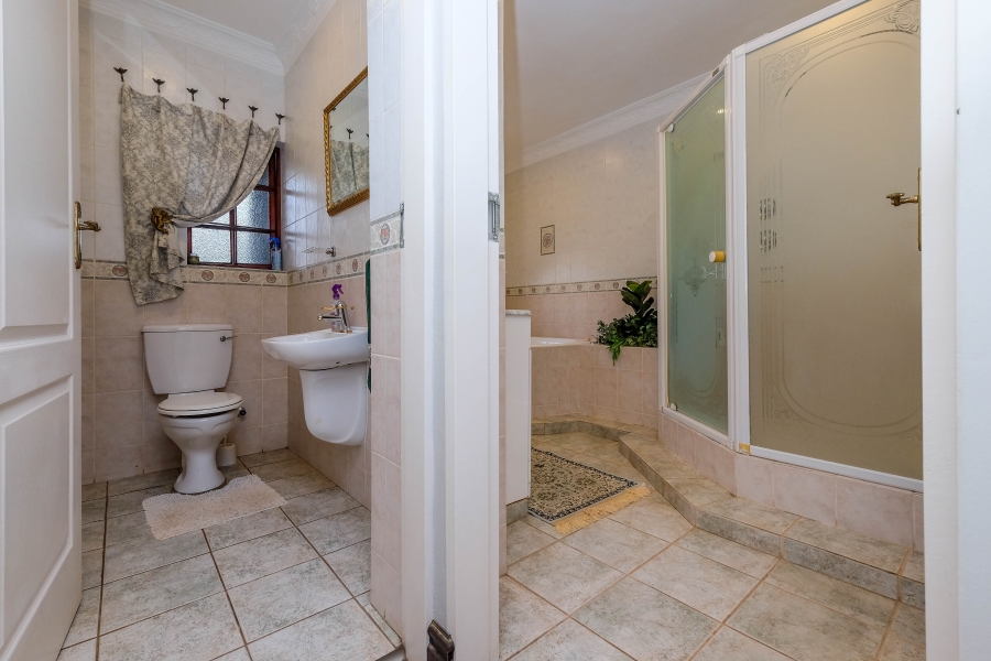 5 Bedroom Property for Sale in Poortview Gauteng