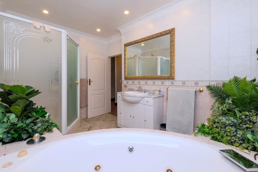 5 Bedroom Property for Sale in Poortview Gauteng