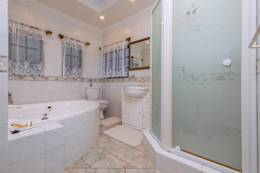 5 Bedroom Property for Sale in Poortview Gauteng