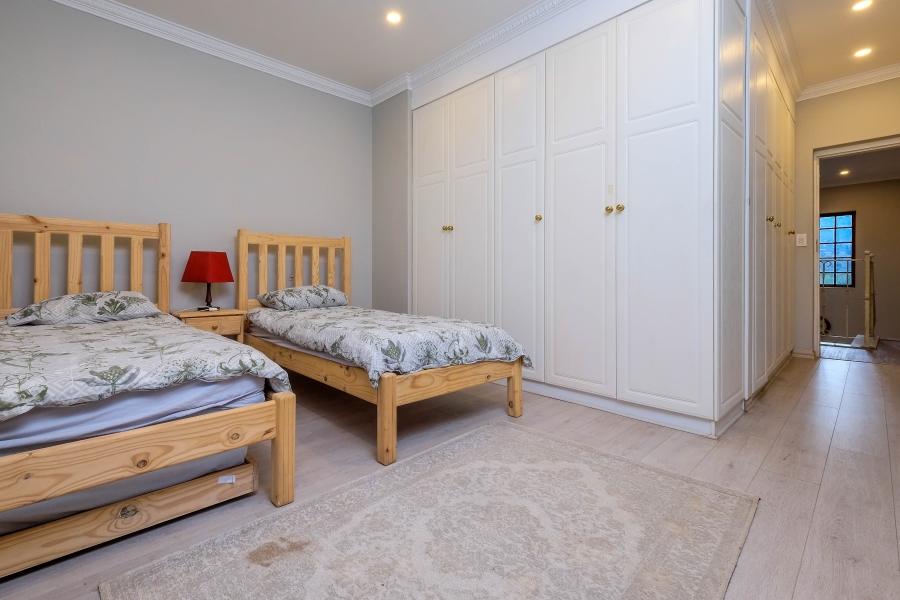 5 Bedroom Property for Sale in Poortview Gauteng