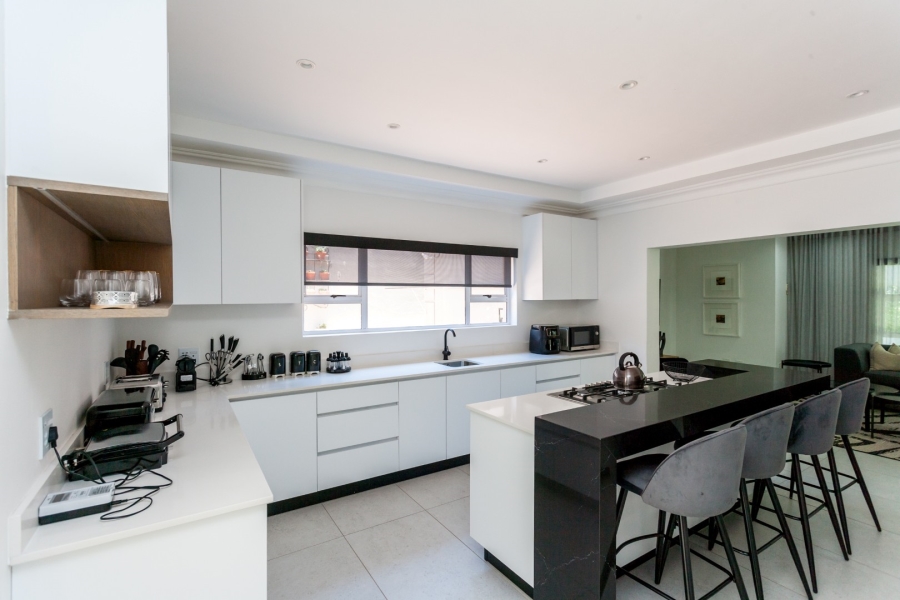 To Let 4 Bedroom Property for Rent in Atholl Gauteng