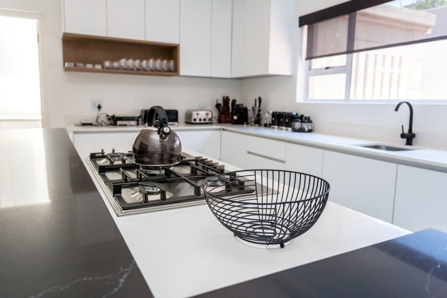 To Let 4 Bedroom Property for Rent in Atholl Gauteng