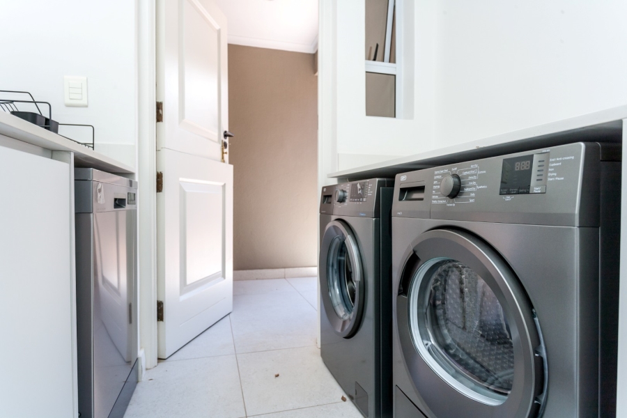 To Let 4 Bedroom Property for Rent in Atholl Gauteng