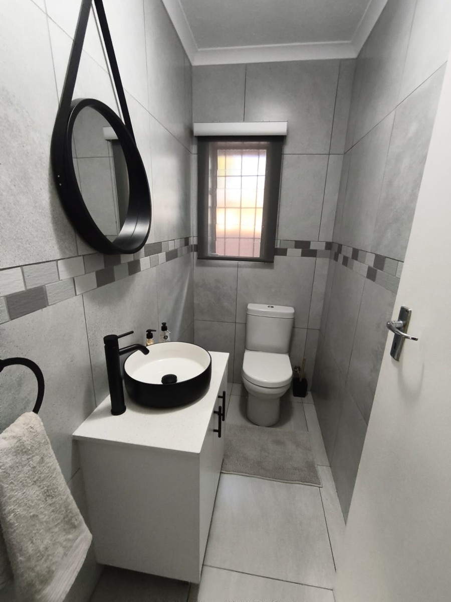 2 Bedroom Property for Sale in Brackenhurst Gauteng