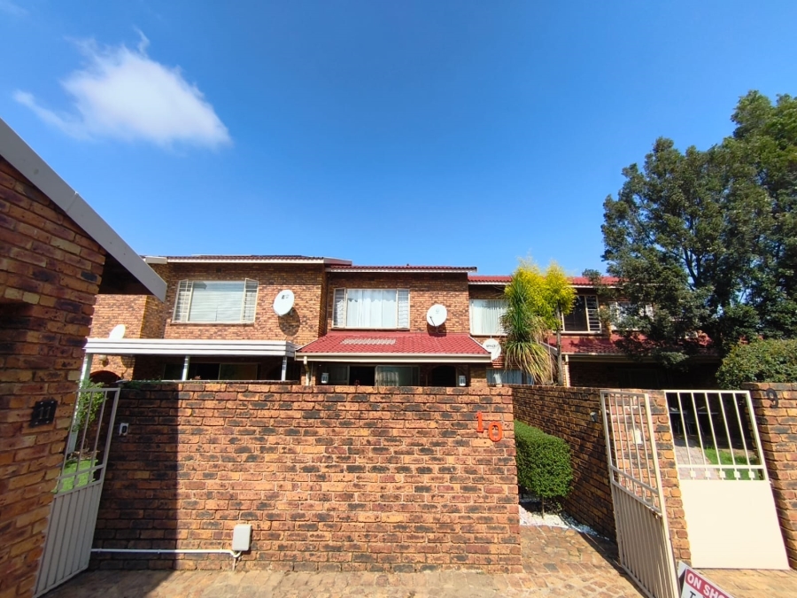 2 Bedroom Property for Sale in Brackenhurst Gauteng