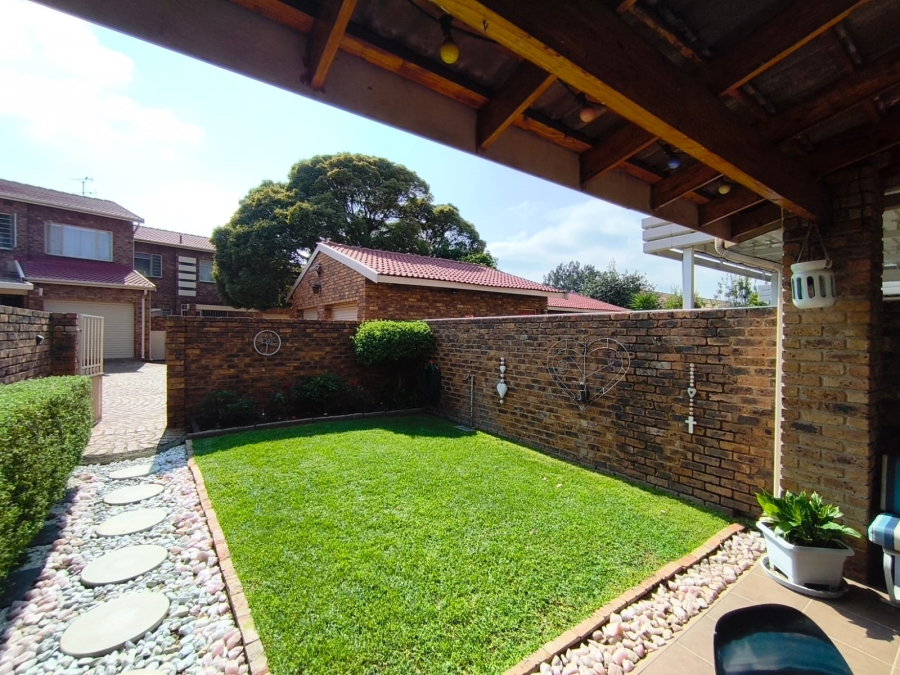 2 Bedroom Property for Sale in Brackenhurst Gauteng