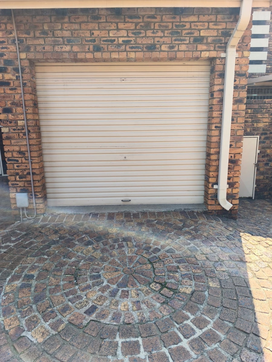 2 Bedroom Property for Sale in Brackenhurst Gauteng