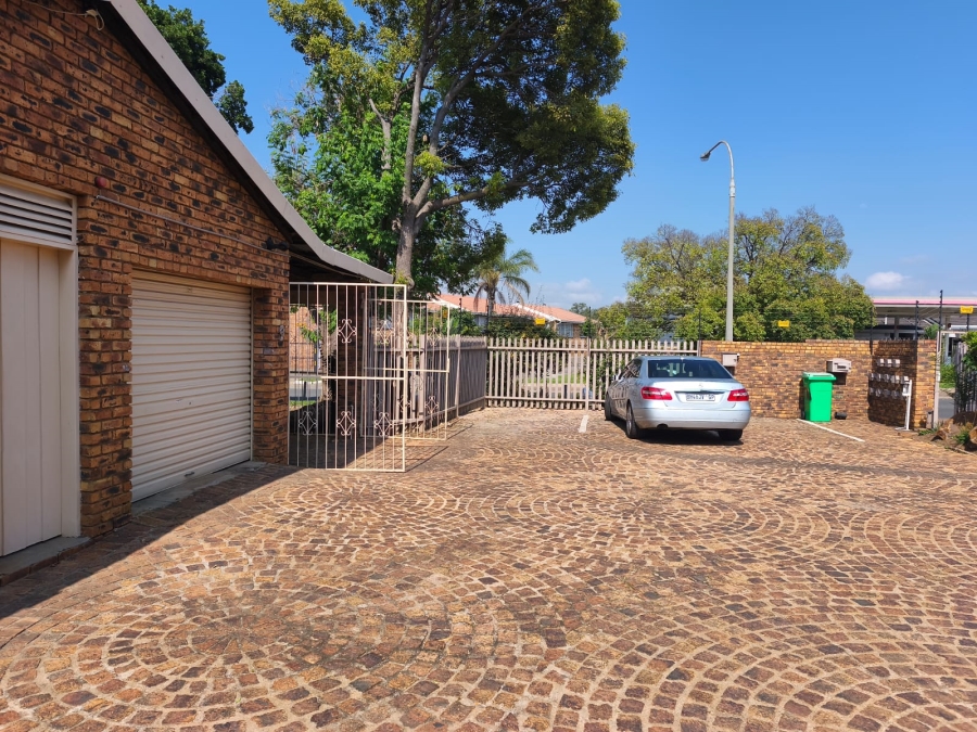 2 Bedroom Property for Sale in Brackenhurst Gauteng