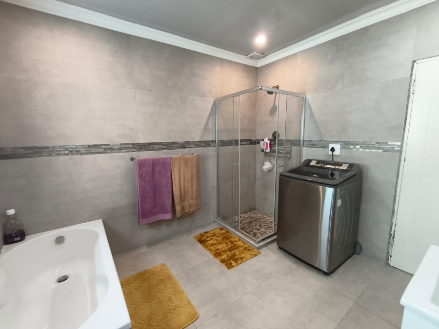 4 Bedroom Property for Sale in Brackenhurst Gauteng