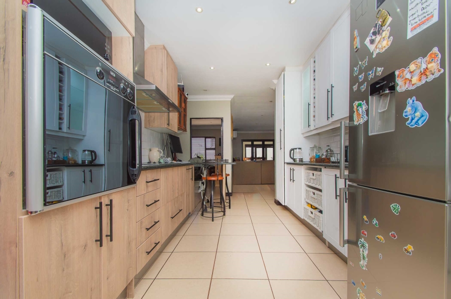 To Let 2 Bedroom Property for Rent in North Riding Gauteng