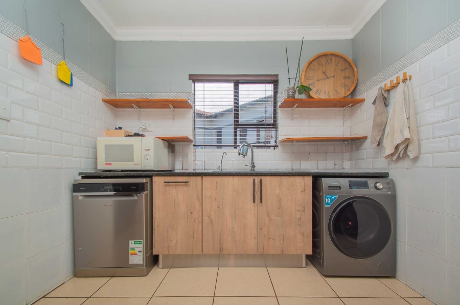 To Let 2 Bedroom Property for Rent in North Riding Gauteng