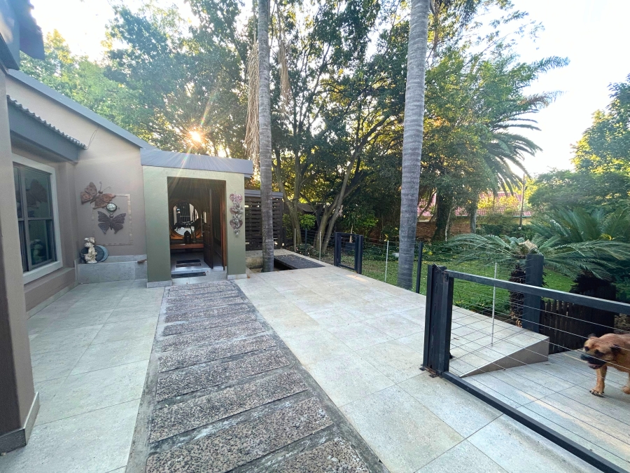 4 Bedroom Property for Sale in Rooihuiskraal Gauteng