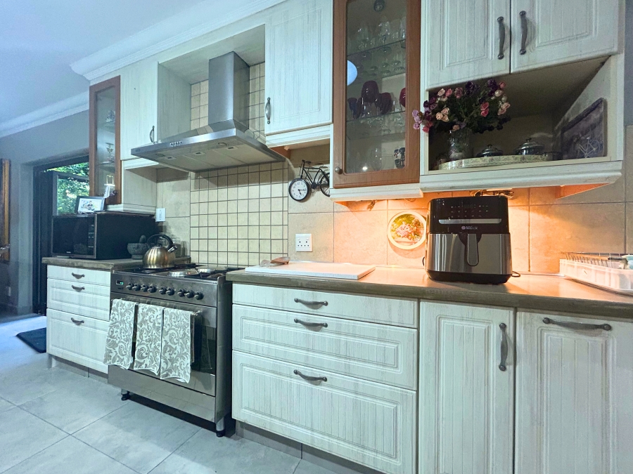 4 Bedroom Property for Sale in Rooihuiskraal Gauteng