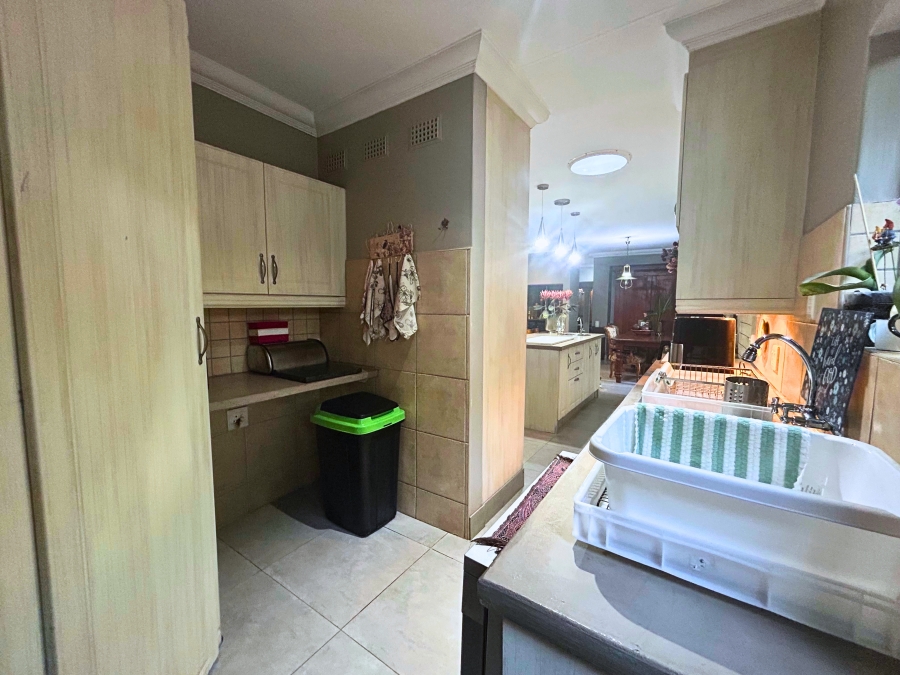 4 Bedroom Property for Sale in Rooihuiskraal Gauteng