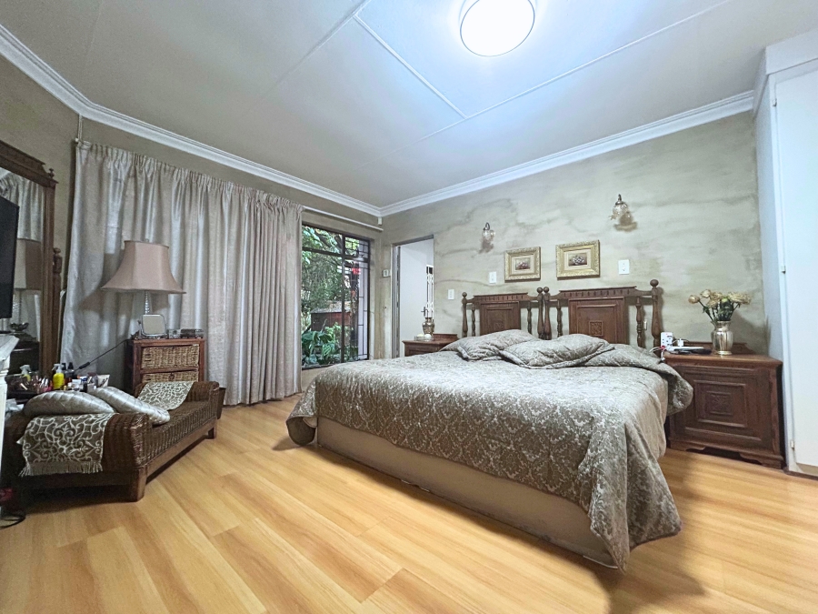 4 Bedroom Property for Sale in Rooihuiskraal Gauteng