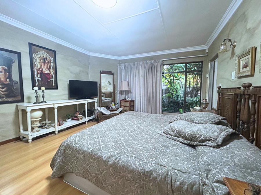 4 Bedroom Property for Sale in Rooihuiskraal Gauteng