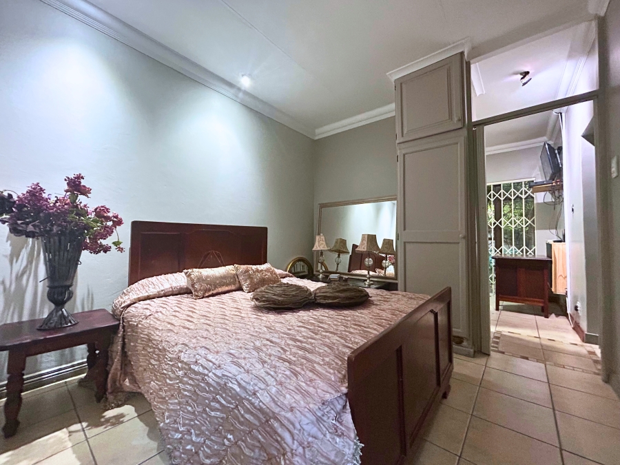 4 Bedroom Property for Sale in Rooihuiskraal Gauteng