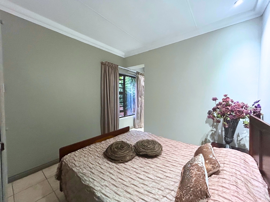4 Bedroom Property for Sale in Rooihuiskraal Gauteng