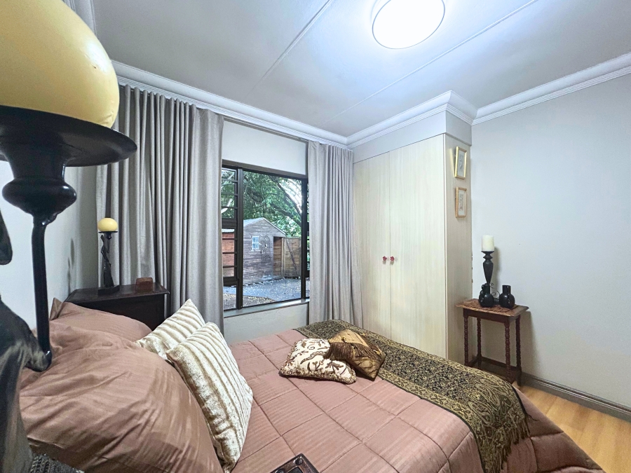 4 Bedroom Property for Sale in Rooihuiskraal Gauteng