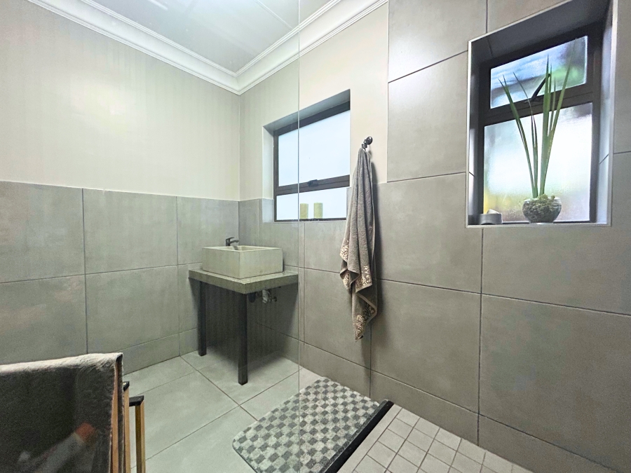 4 Bedroom Property for Sale in Rooihuiskraal Gauteng