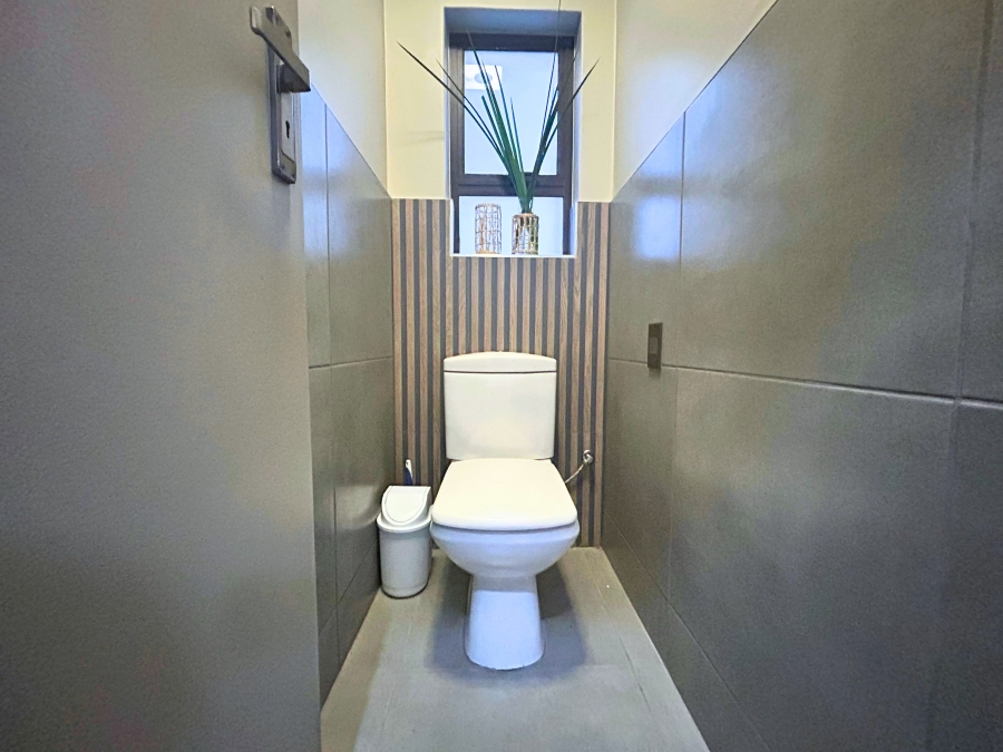 4 Bedroom Property for Sale in Rooihuiskraal Gauteng