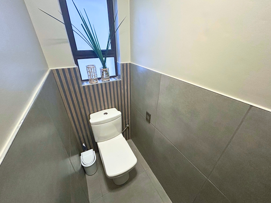 4 Bedroom Property for Sale in Rooihuiskraal Gauteng