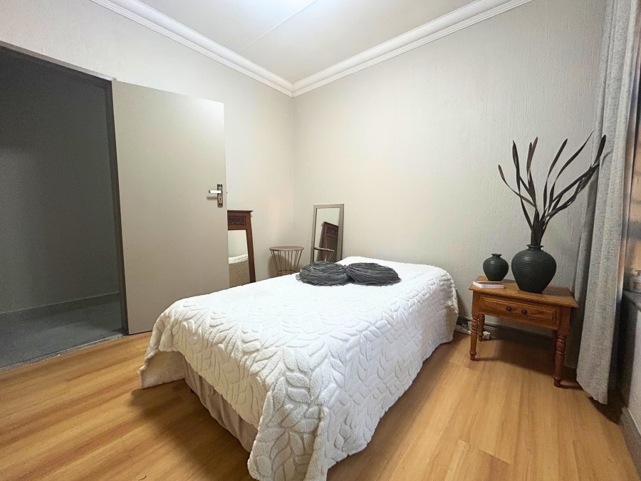 4 Bedroom Property for Sale in Rooihuiskraal Gauteng