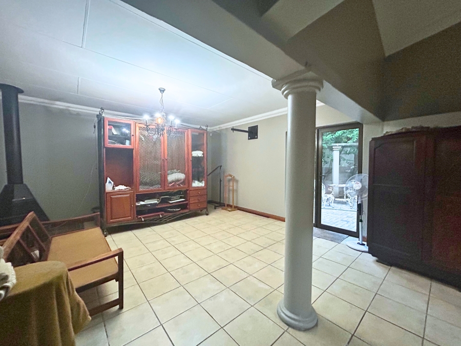 4 Bedroom Property for Sale in Rooihuiskraal Gauteng