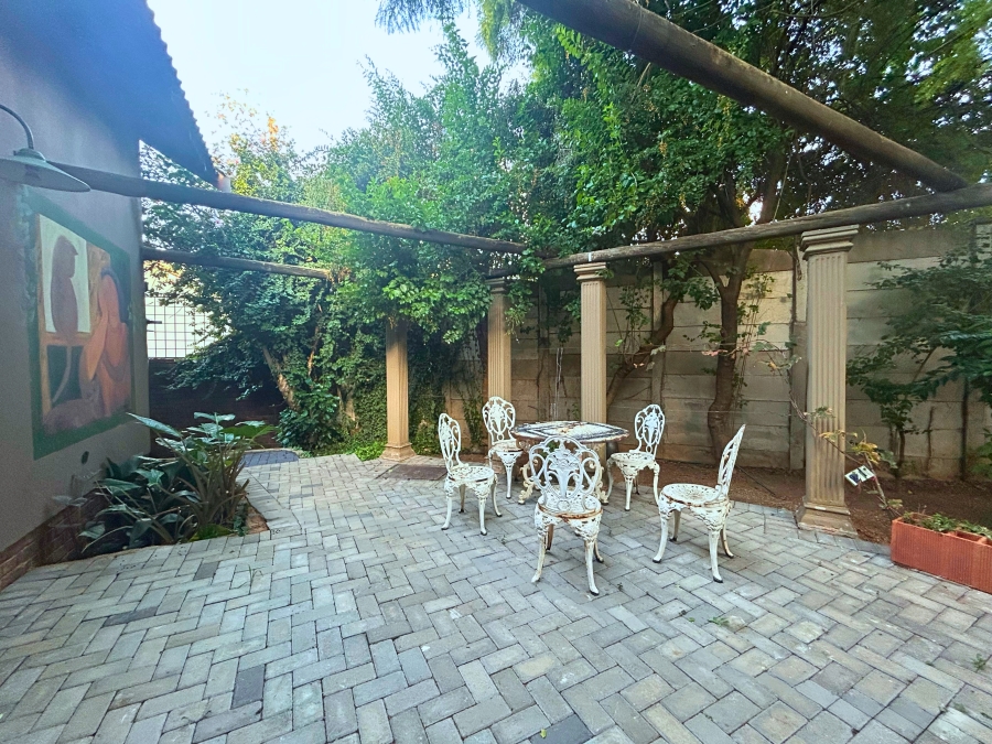 4 Bedroom Property for Sale in Rooihuiskraal Gauteng