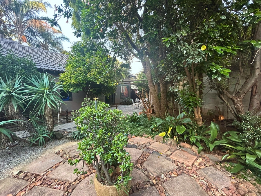 4 Bedroom Property for Sale in Rooihuiskraal Gauteng