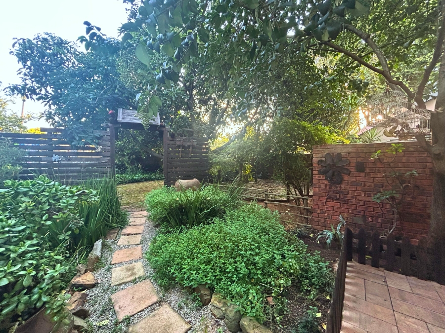 4 Bedroom Property for Sale in Rooihuiskraal Gauteng