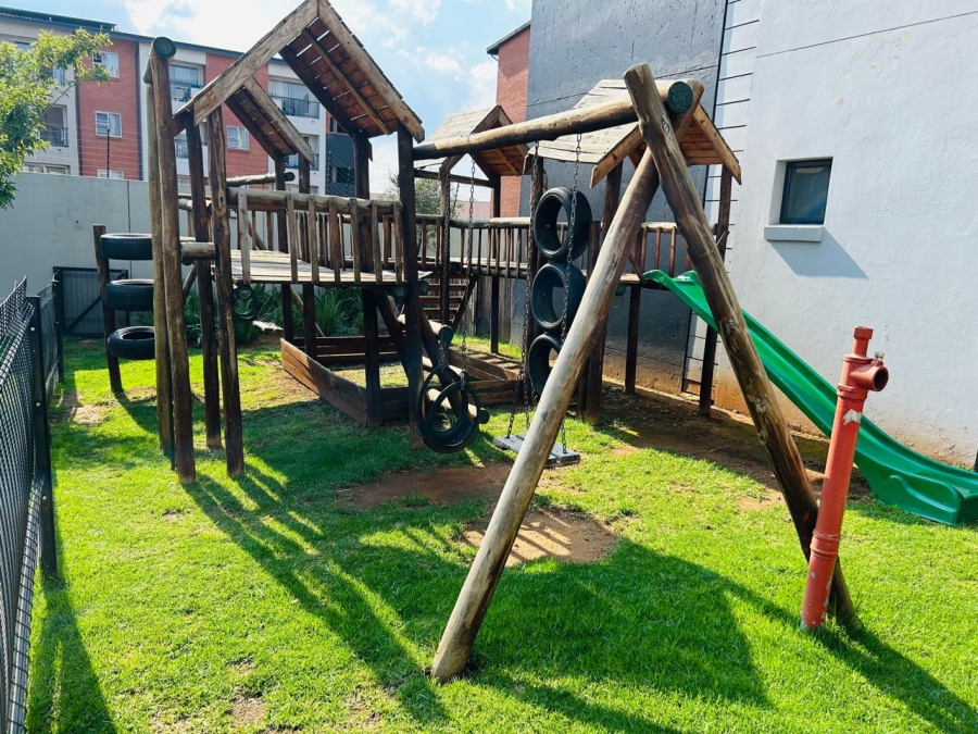 1 Bedroom Property for Sale in Grand Central Gauteng