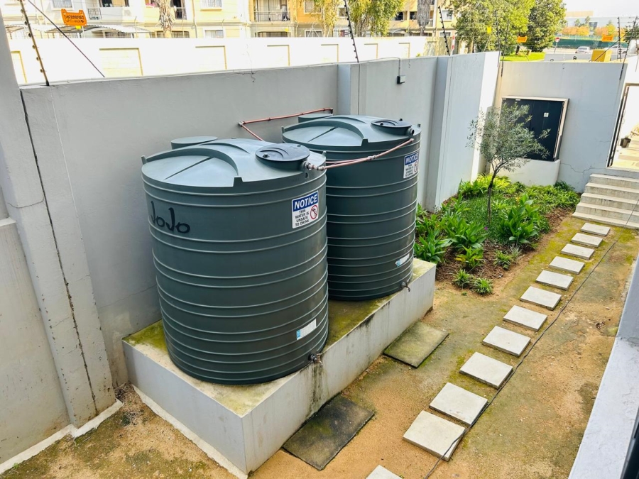 1 Bedroom Property for Sale in Grand Central Gauteng