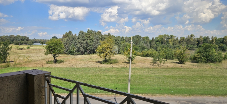 3 Bedroom Property for Sale in Three Rivers Proper Gauteng