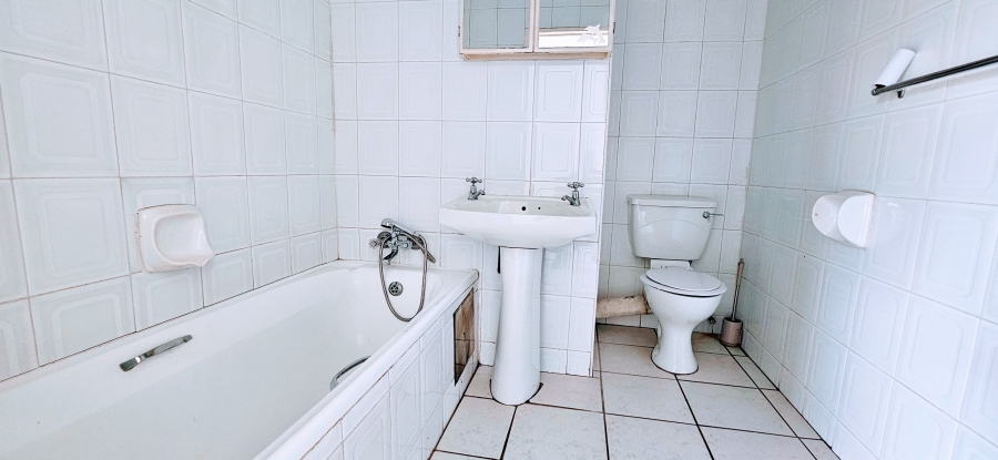 3 Bedroom Property for Sale in Three Rivers Proper Gauteng