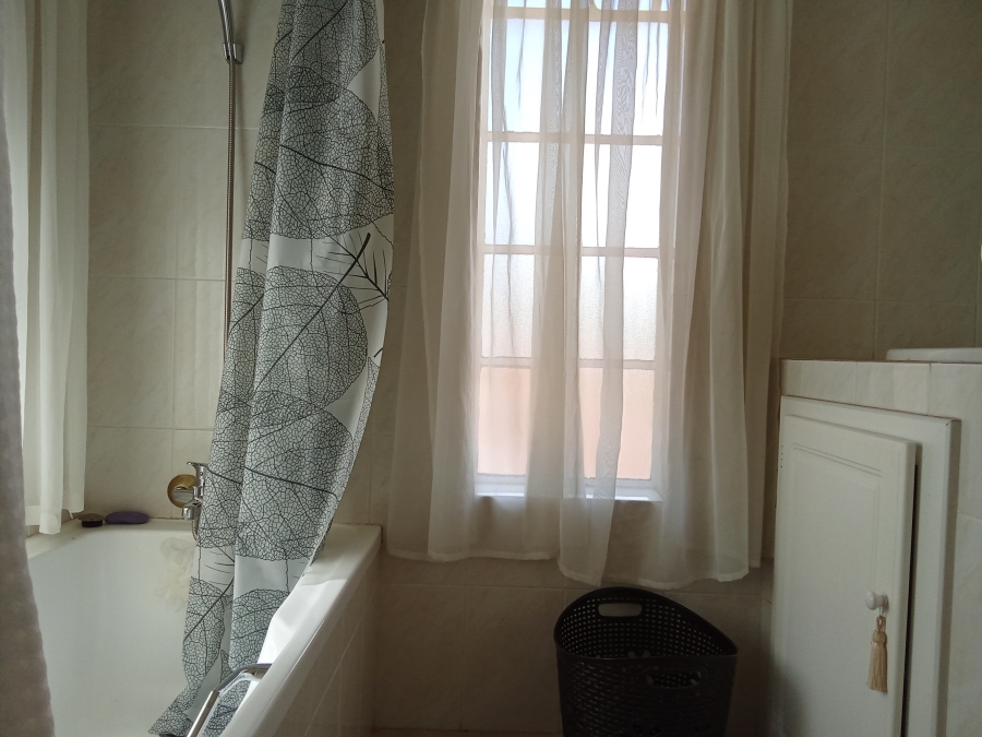 3 Bedroom Property for Sale in Roodekrans Gauteng