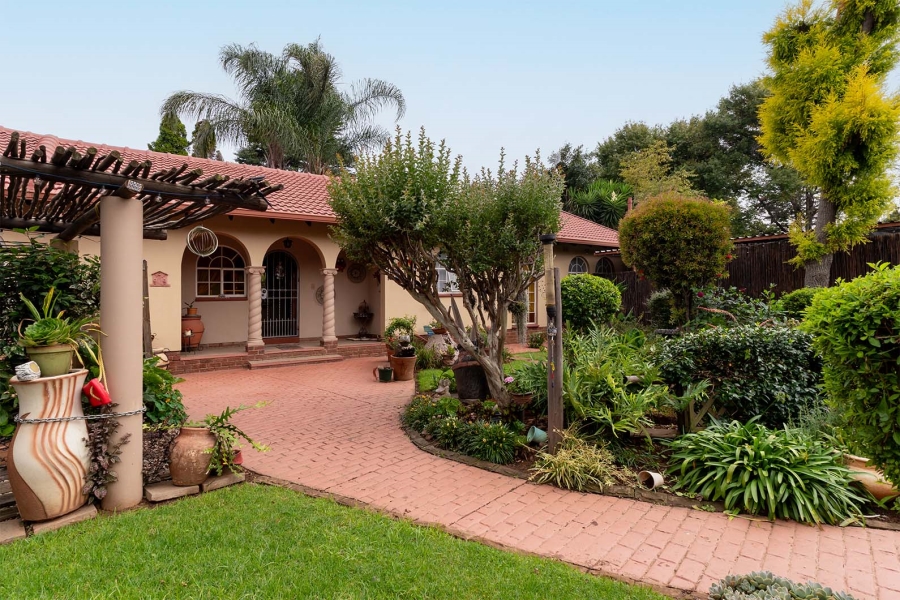 4 Bedroom Property for Sale in Bonaero Park Gauteng