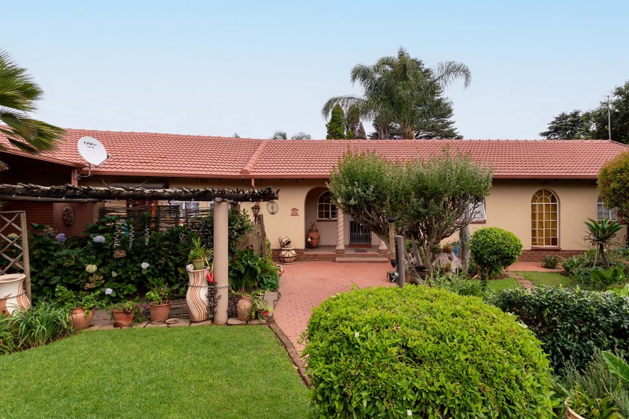 4 Bedroom Property for Sale in Bonaero Park Gauteng