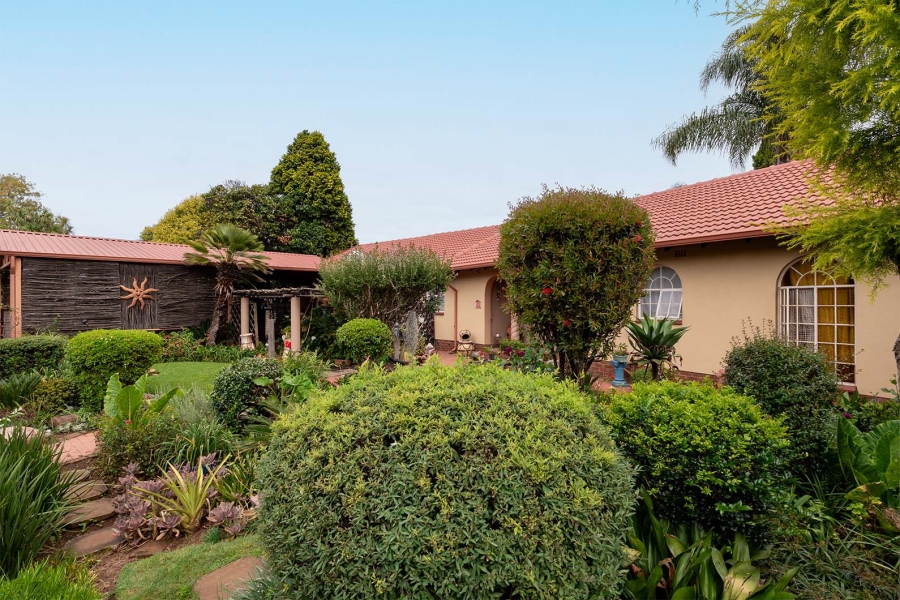4 Bedroom Property for Sale in Bonaero Park Gauteng