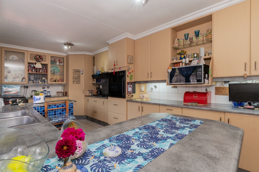 4 Bedroom Property for Sale in Bonaero Park Gauteng