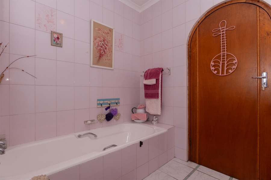 4 Bedroom Property for Sale in Bonaero Park Gauteng