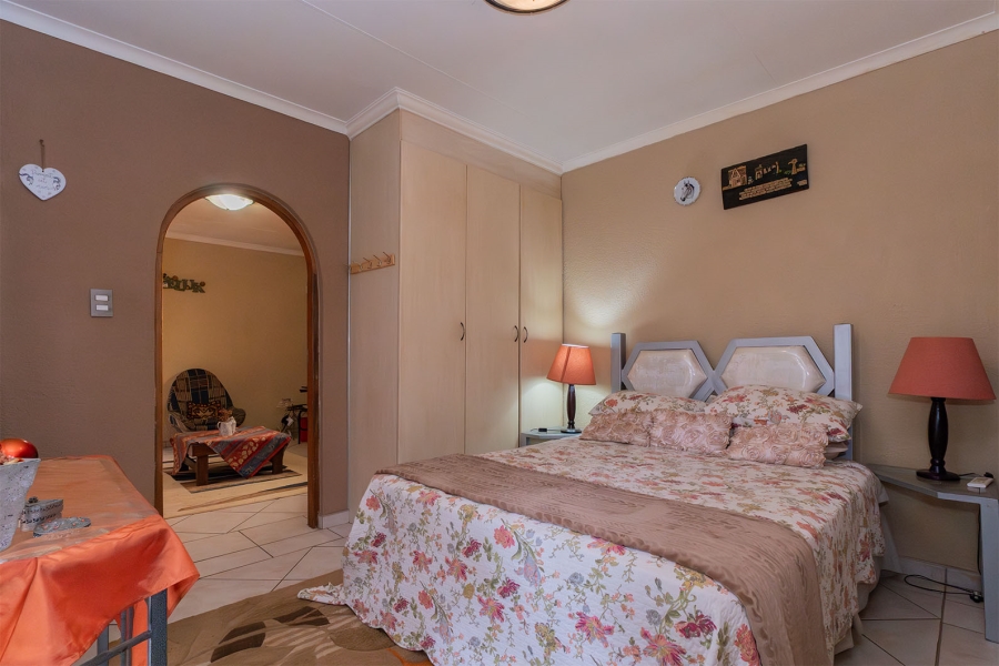 4 Bedroom Property for Sale in Bonaero Park Gauteng