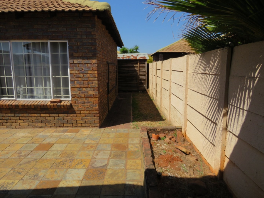 2 Bedroom Property for Sale in Andeon Gauteng
