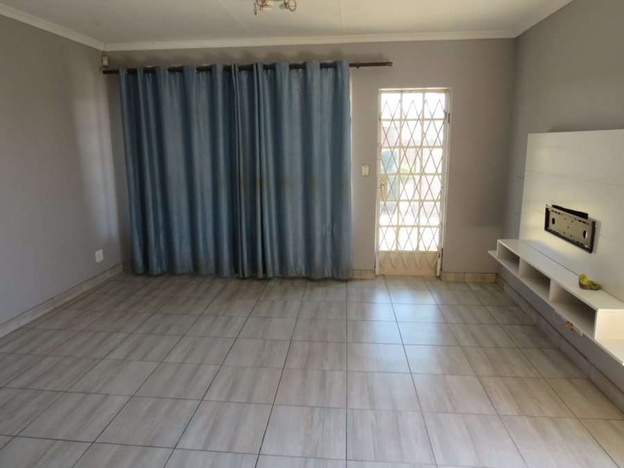 2 Bedroom Property for Sale in Andeon Gauteng