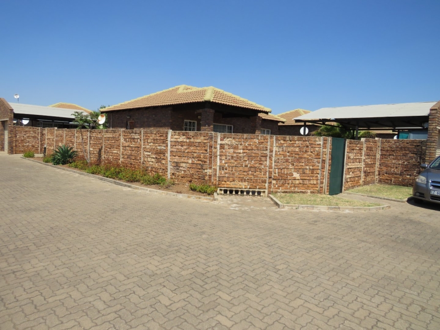 2 Bedroom Property for Sale in Andeon Gauteng