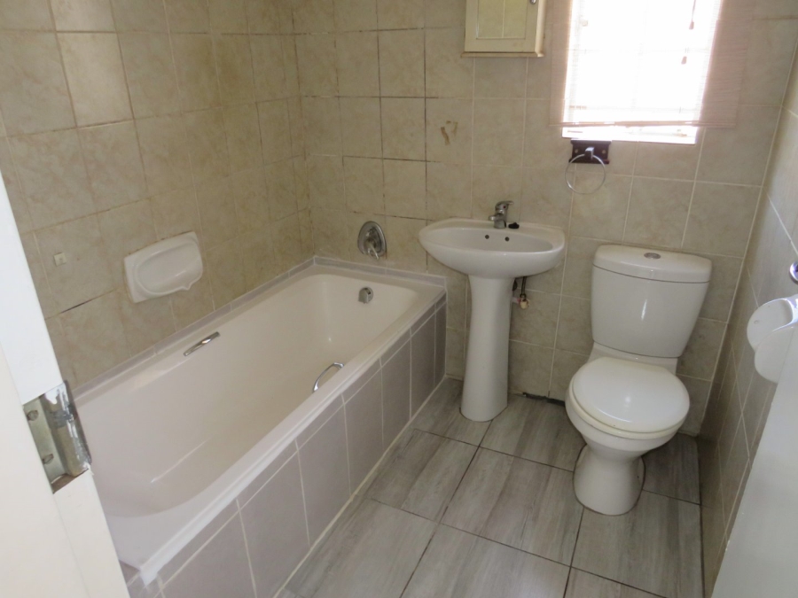 2 Bedroom Property for Sale in Andeon Gauteng